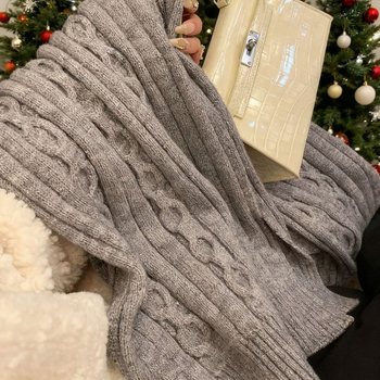 Шал от вълнена смес, плътно тъкане, топли през зимата