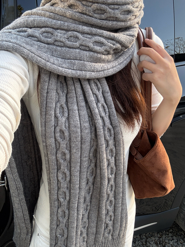 Шал от вълнена смес, плътно тъкане, топли през зимата