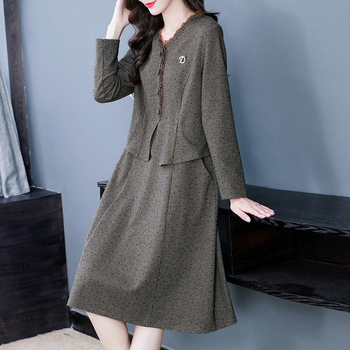 Ruha, imitált gyapjúhatású anyagból, poliészter 90–95%, hossz 99 cm, semleges stílus, utazáshoz, vasalásmentes