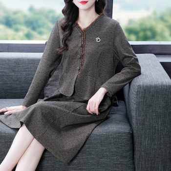 Ruha, imitált gyapjúhatású anyagból, poliészter 90–95%, hossz 99 cm, semleges stílus, utazáshoz, vasalásmentes