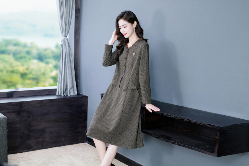 Ruha, imitált gyapjúhatású anyagból, poliészter 90–95%, hossz 99 cm, semleges stílus, utazáshoz, vasalásmentes