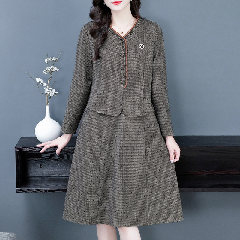 Ruha, imitált gyapjúhatású anyagból, poliészter 90–95%, hossz 99 cm, semleges stílus, utazáshoz, vasalásmentes