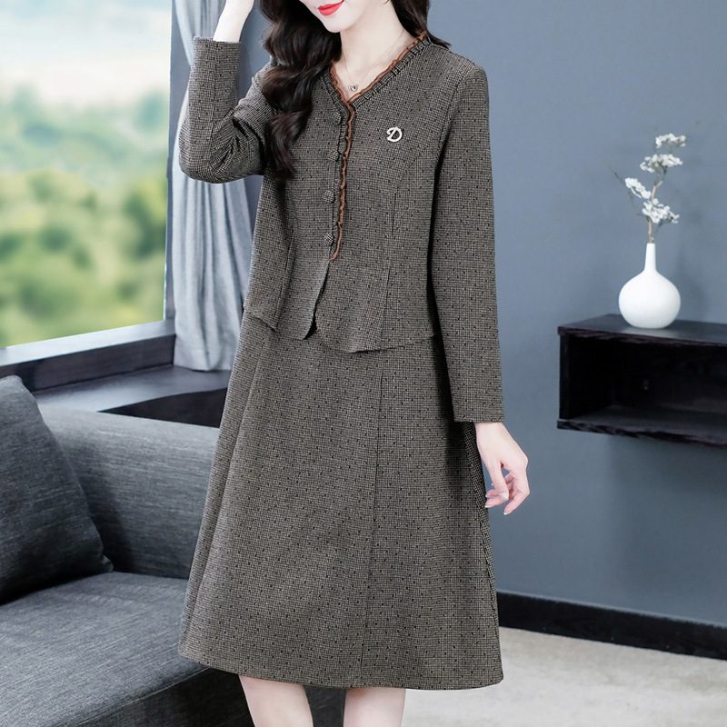 Ruha, imitált gyapjúhatású anyagból, poliészter 90–95%, hossz 99 cm, semleges stílus, utazáshoz, vasalásmentes