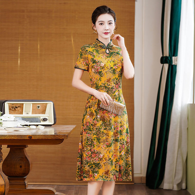 Haljina inspirirana Qipao od konopnine, midi duljina, slobodan kroj, dugo rukavi, visok ovratnik, gradski stil