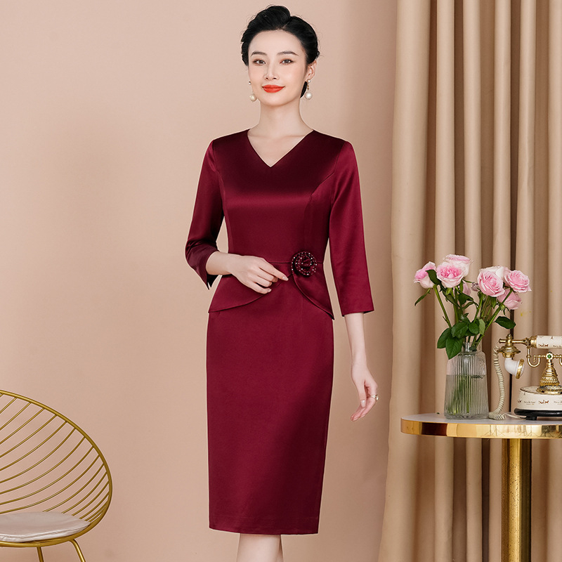Haljina s V izrezom, prekrivanje trbuha, elegantan stil; acetatno vlakno 70–80%, poliester <30%, srednja duljina, panhua šav