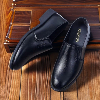 Férfi bőrcipő, PU felsőrész, műanyag talp, kerek orr, alacsony felső rész, lélegző és csúszásmentes, casual stílus, téli 2022