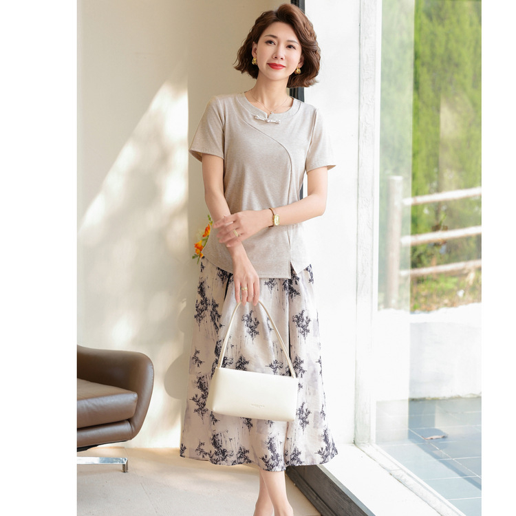 Kétrészes ruha szett rövid ujjú, kínai stílus, karcsú szabás, poliészter–elasztán