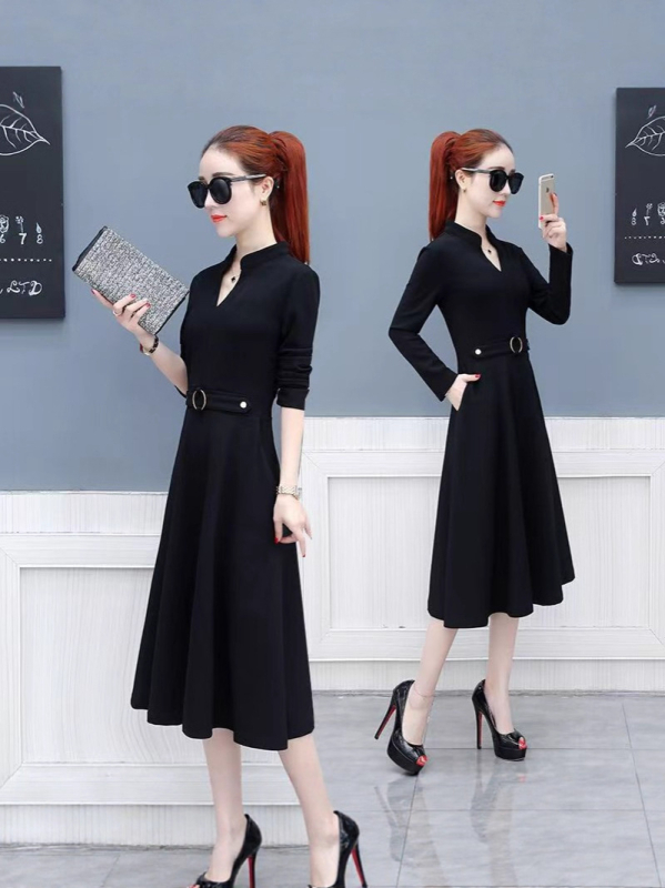 Elegáns mindennapi ruha hosszú ujjú, V-nyakú, A-vonalú, középső hosszúságú, poliészter 80–90%