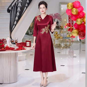 Elegáns nyári menyasszonyi ruha anyós számára, poliészter >95%, 2026 tavasz