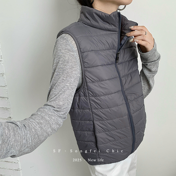 Női nylon termo mellény fél-állú galléval, vast anyag 251–300 g/m², cipzáras záródás, melegen tart és biztosít hátsó védelmet, ideális rétegezéshez kültéren