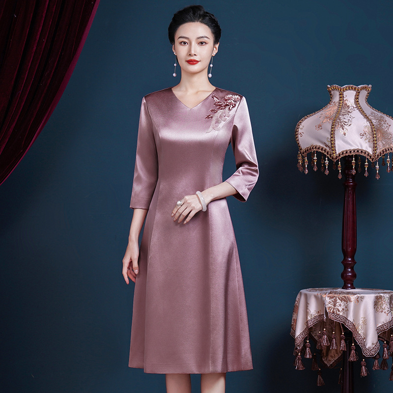 Cheongsam ruha, dombornyomott poliészterből, 108 cm hosszú, elegáns esküvői és formális eseményekre