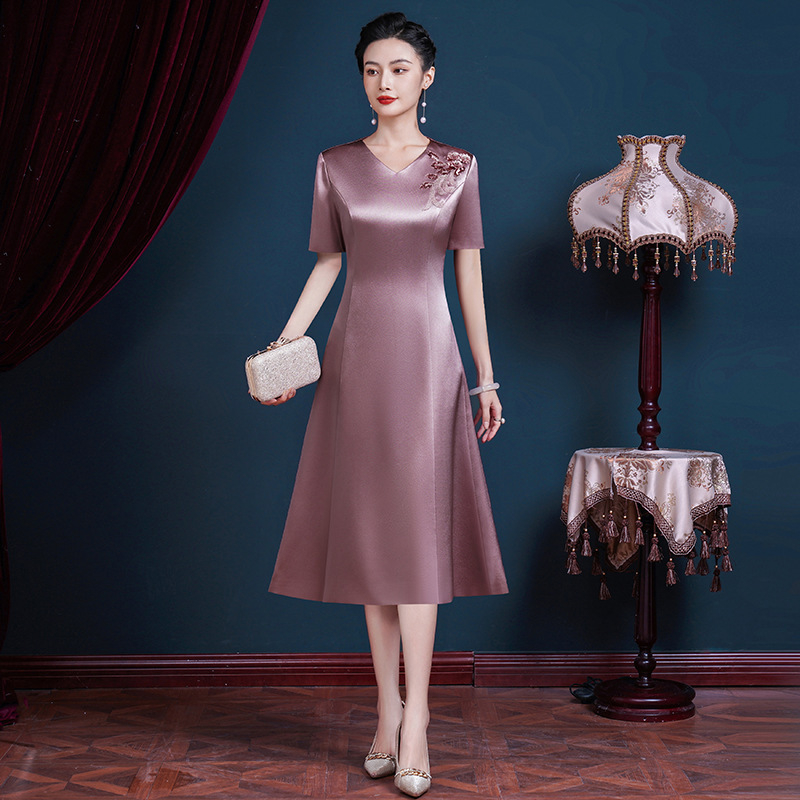 Cheongsam ruha, dombornyomott poliészterből, 108 cm hosszú, elegáns esküvői és formális eseményekre