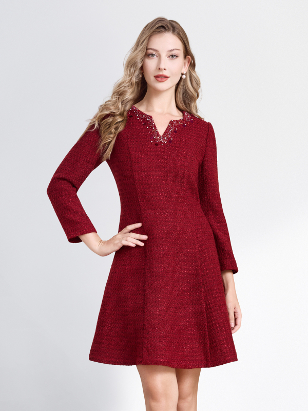 Chanel-stílusú gyöngyös hosszú ujjú midi ruha, poliészter 80–90%, elegáns hétköznapi stílus