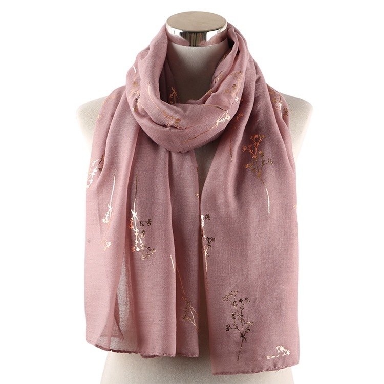 Női sál aranyozott ág mintával — poliészter; sima szövés; nyomtatás; dekoráció; geometriai mintázat