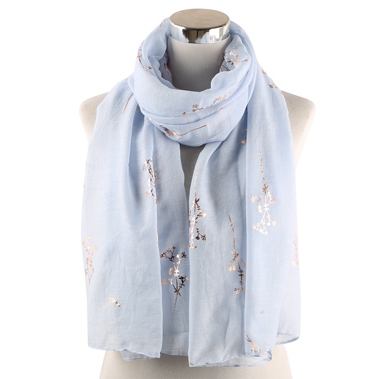 Női sál aranyozott ág mintával — poliészter; sima szövés; nyomtatás; dekoráció; geometriai mintázat