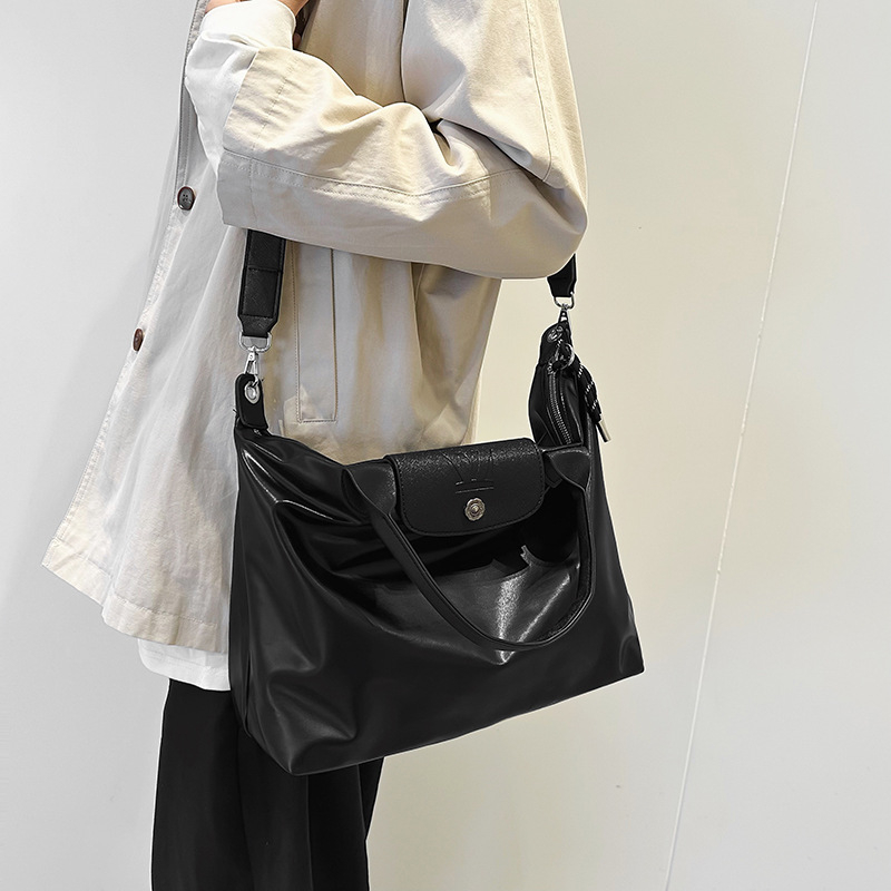 Muška crossbody torba velike kapacitete, gradski minimalistički dizajn, materijal PU, podstava od najlona, jednofarbni uzorak