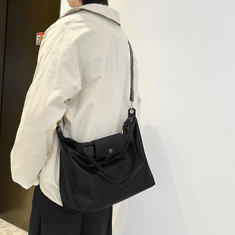 Muška crossbody torba velike kapacitete, gradski minimalistički dizajn, materijal PU, podstava od najlona, jednofarbni uzorak