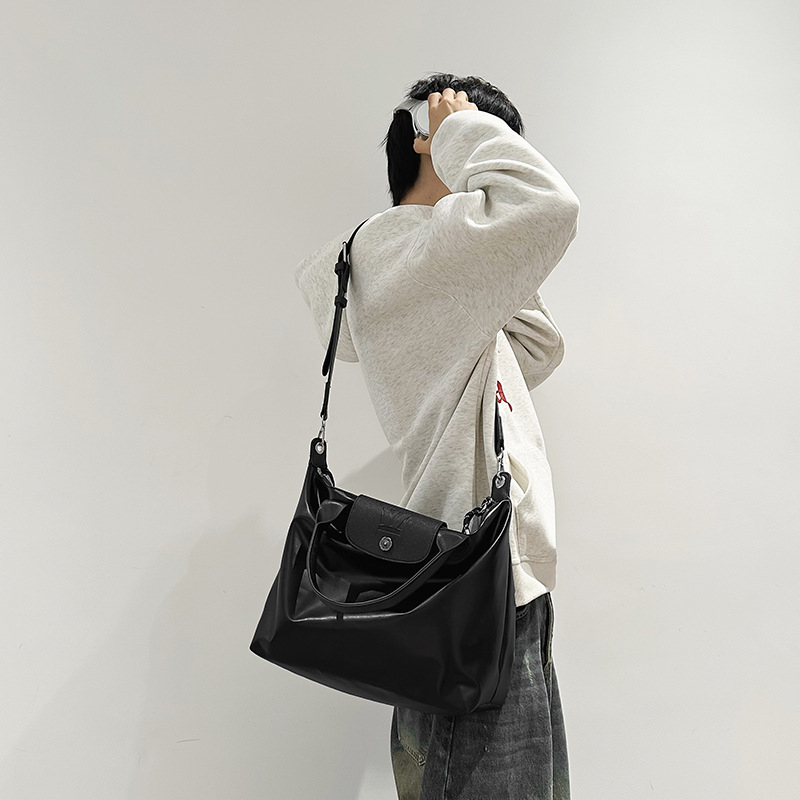 Muška crossbody torba velike kapacitete, gradski minimalistički dizajn, materijal PU, podstava od najlona, jednofarbni uzorak
