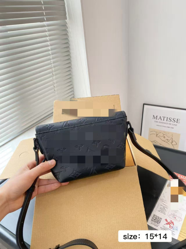 Muška crossbody torba, PVC materijal, vodootporna, prugasti uzorak, podstava poliester-pamuk, proljeće 2025 izdanje