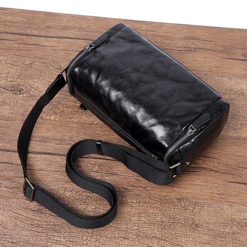 Muška crossbody torba od prave kože, Vegetable-Tanned, Hand-Scratch Pattern, Model N3020, podstava od poliesteru, prozračna