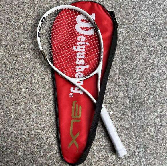 Карбонова тенис ракета – лека, тегло 75–79 г, найлонови струни, дебелина на дръжката G3, подходяща за аматьорски юноши