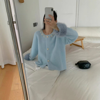 Imitált Mink anyagú kardigán, vastag kötés, kerek nyakú, hosszú ujjú, strasszos díszítés