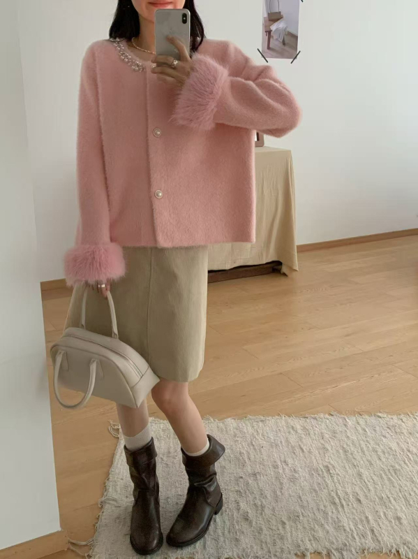 Imitált Mink anyagú kardigán, vastag kötés, kerek nyakú, hosszú ujjú, strasszos díszítés