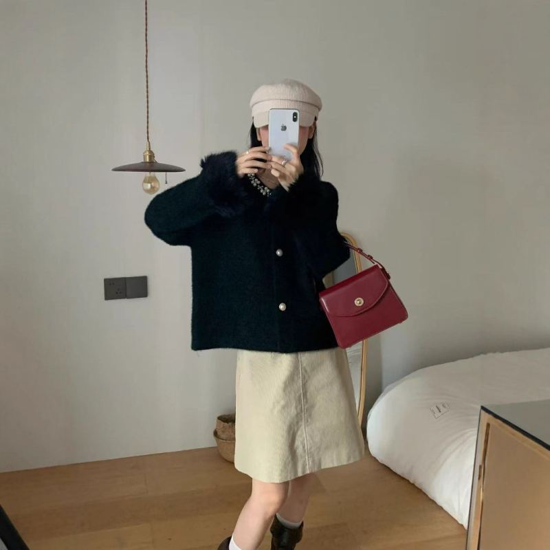 Imitált Mink anyagú kardigán, vastag kötés, kerek nyakú, hosszú ujjú, strasszos díszítés