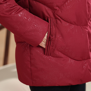 Paltonă damă cu glugă, căptușit cu puf imitatie mătase (Țesătura principală: poliester 30-50%; Umplutură: bumbac imitatie mătase)