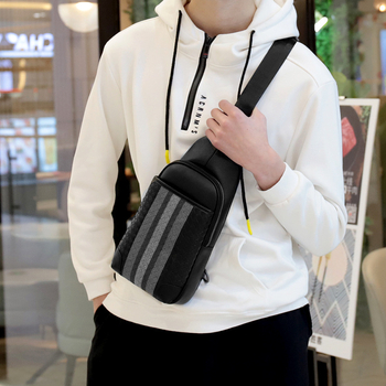Muška torbica za prsni dio s izšivkom + Crossbody remen + Materijal: mikrofiber + Funkcija: olakšanje opterećenja + Uzorak: jednobojni