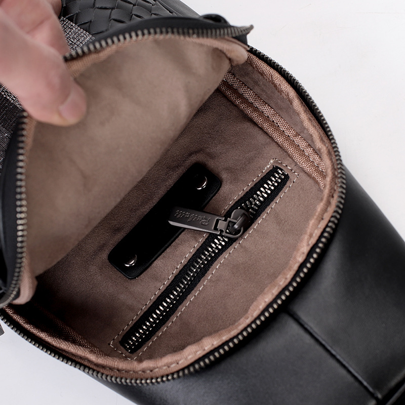 Muška torbica za prsni dio s izšivkom + Crossbody remen + Materijal: mikrofiber + Funkcija: olakšanje opterećenja + Uzorak: jednobojni