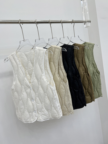 Γυναικείο γιλέκο από πούπουλα πάπιας, εξωτερικό ύφασμα νάιλον, περιεκτικότητα πούπουλων 86–90%, στενή εφαρμογή