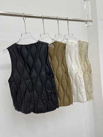 Γυναικείο γιλέκο από πούπουλα πάπιας, εξωτερικό ύφασμα νάιλον, περιεκτικότητα πούπουλων 86–90%, στενή εφαρμογή