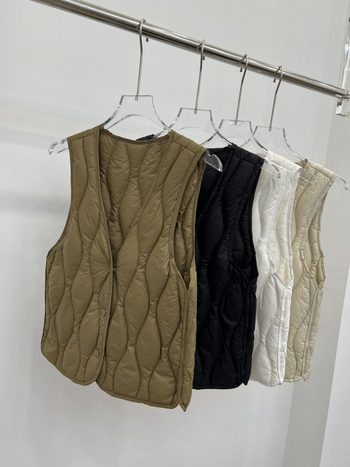 Γυναικείο γιλέκο από πούπουλα πάπιας, εξωτερικό ύφασμα νάιλον, περιεκτικότητα πούπουλων 86–90%, στενή εφαρμογή