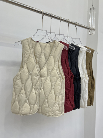 Γυναικείο γιλέκο από πούπουλα πάπιας, εξωτερικό ύφασμα νάιλον, περιεκτικότητα πούπουλων 86–90%, στενή εφαρμογή