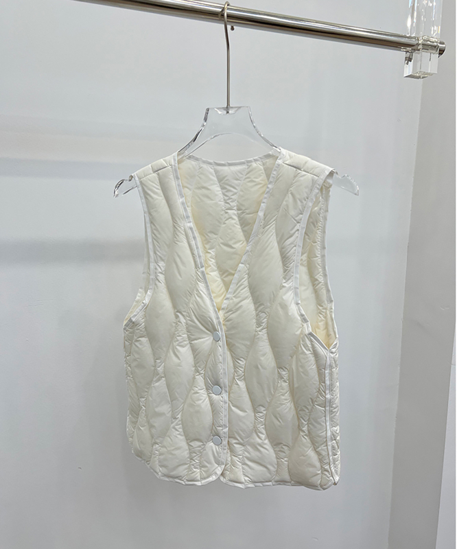 Γυναικείο γιλέκο από πούπουλα πάπιας, εξωτερικό ύφασμα νάιλον, περιεκτικότητα πούπουλων 86–90%, στενή εφαρμογή
