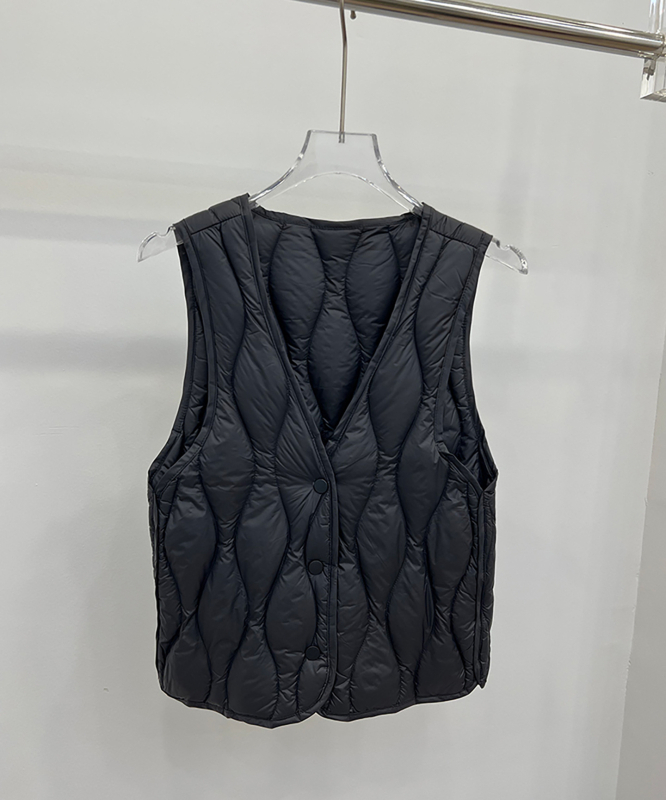 Γυναικείο γιλέκο από πούπουλα πάπιας, εξωτερικό ύφασμα νάιλον, περιεκτικότητα πούπουλων 86–90%, στενή εφαρμογή