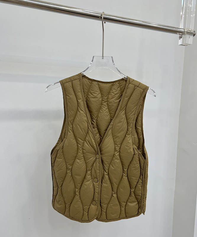 Γυναικείο γιλέκο από πούπουλα πάπιας, εξωτερικό ύφασμα νάιλον, περιεκτικότητα πούπουλων 86–90%, στενή εφαρμογή