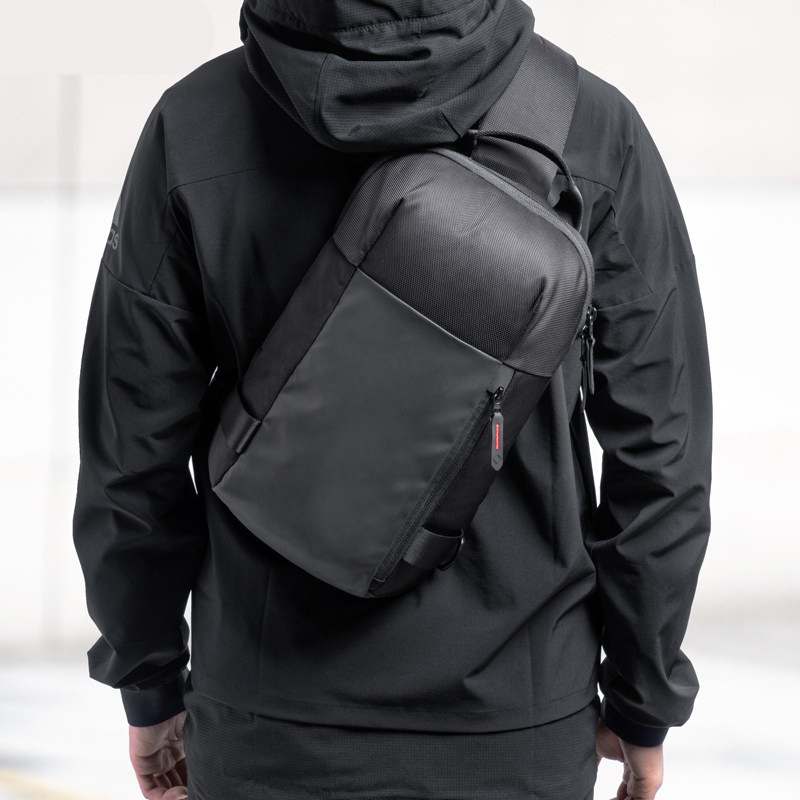 Muška crossbody torba - gradski minimalistički stil, vodootporna, kompatibilna s 11-inčnim prijenosnim računalom/tabletom, velika kapaciteta