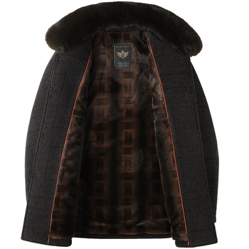 Pánsky kabát s hrubšou fleecovou výplňou, stredná dĺžka, kožušinový golier, s kapucňou