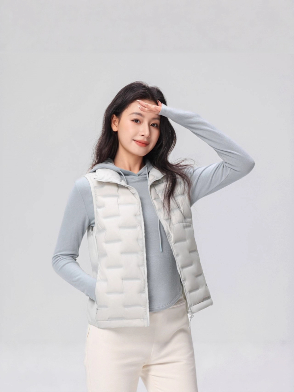 Γυναικείο γιλέκο με πούπουλα, στάντ γιακά, νάιλον ύφασμα, πλήρωση από λευκό πούπουλο πάπιας 86-90%, φερμουάρ, χαλαρή γραμμή