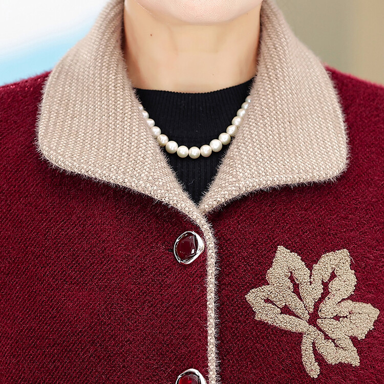 Idős nők téli kabátja fleece béléssel, vastagított, nerc szőrme anyag (80–90% tartalom), rövid fazon