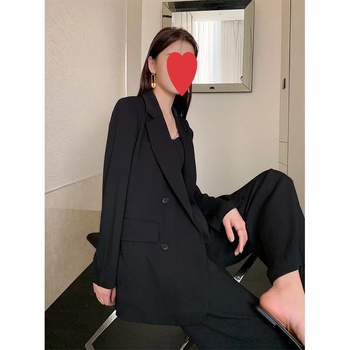 Дамско сако - свободна кройка; Яка тип сако; Едноредово закопчаване; Основна материя: еластан; Съдържание на основна материя 50-70%