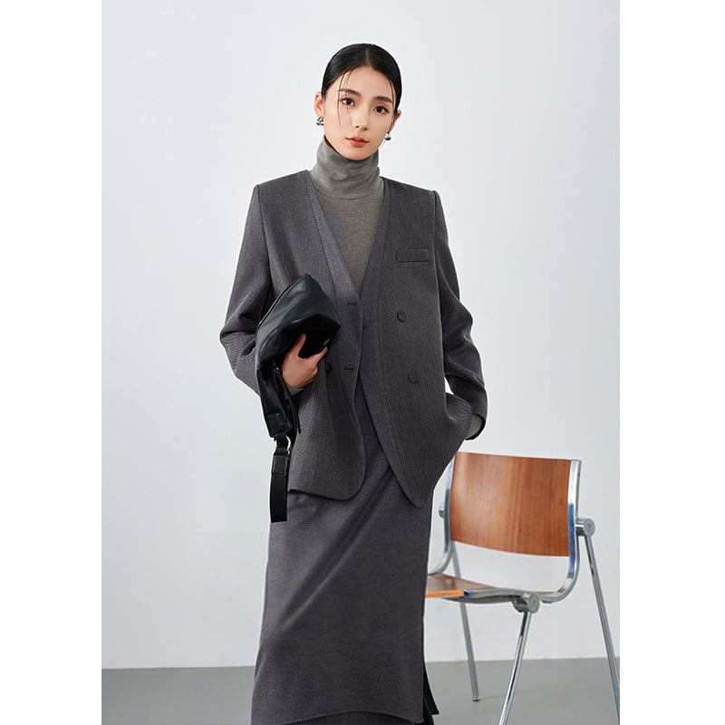 Женско сако с V-образно деколте, дълги ръкави, еднобортно закопчаване, полиестер — есен 2025