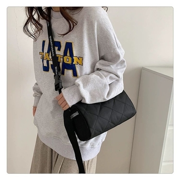Muška crossbody torba – gradska jednostavnost, najlon, uzorak s slovima, poliester podstava