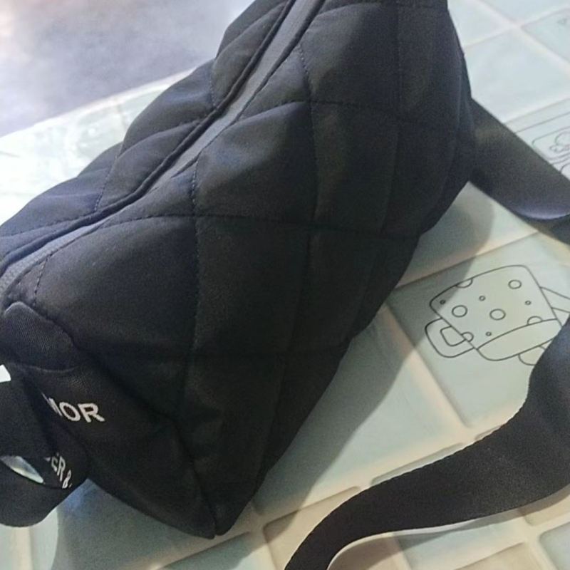 Muška crossbody torba – gradska jednostavnost, najlon, uzorak s slovima, poliester podstava