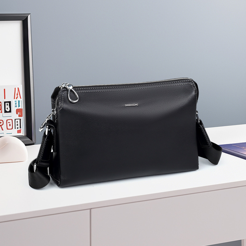 Muška crossbody torba, prirodna koža, gradski minimalistički stil, jednobojna, podstava od poliestera
