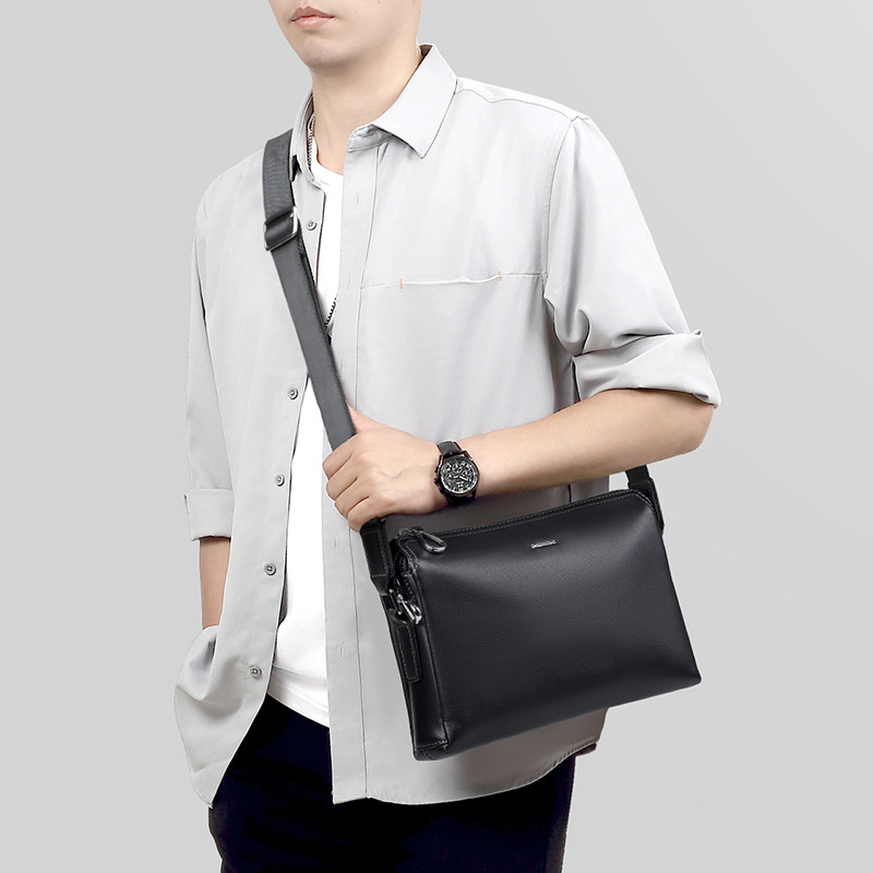 Muška crossbody torba, prirodna koža, gradski minimalistički stil, jednobojna, podstava od poliestera