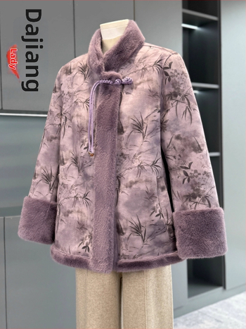 Idős nőknek készült külső ruházat, kétoldalas műszőr és bőrrel integrált, középhosszú 65–80 cm, virágos mintázat, 95% poliészter, elegáns stílus