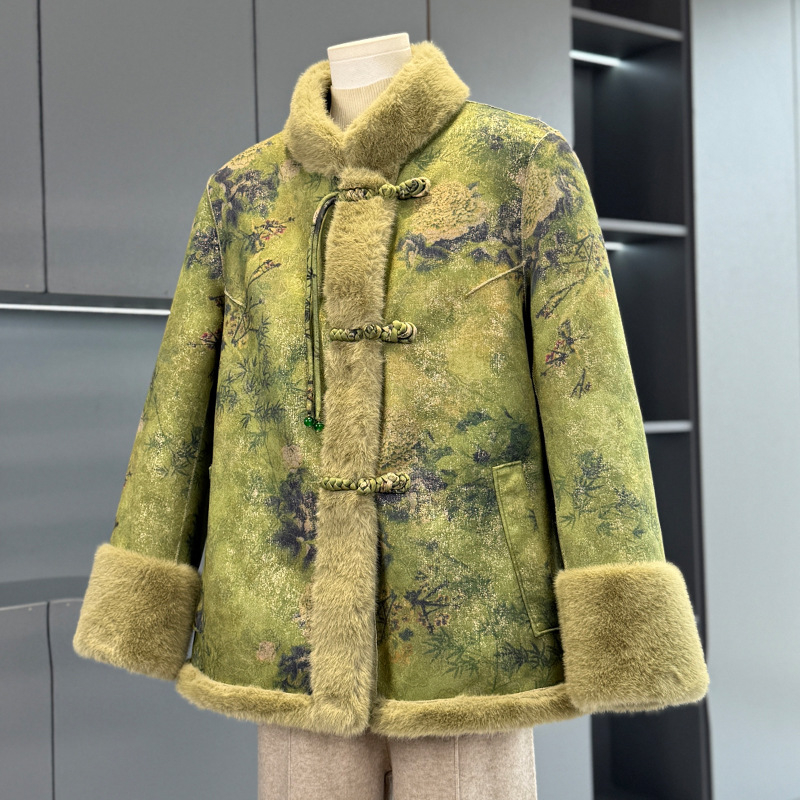 Idős nőknek készült külső ruházat, kétoldalas műszőr és bőrrel integrált, középhosszú 65–80 cm, virágos mintázat, 95% poliészter, elegáns stílus